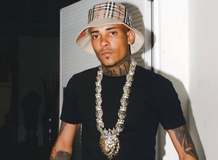 Integrantes da equipe do funkeiro foram alvejados com garrafas e, diante da confusão generalizada, o show de comemoração dos dois anos da Larok Lounge Club acabou sendo cancelado. 
