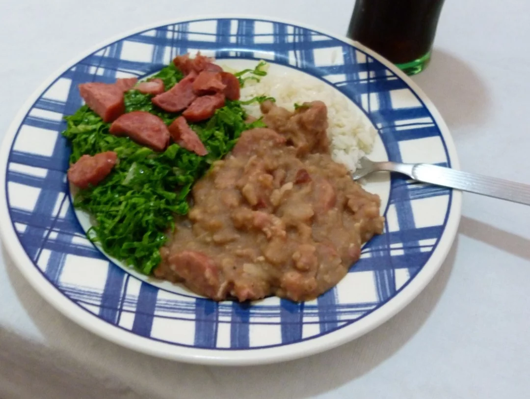 Um clássico da culinária mineira, o tutu de feijão foi eleito o quinto melhor acompanhamento do mundo pelo guia TasteAtlas, que elabora rankings de melhores receitas, pratos e drinques.
