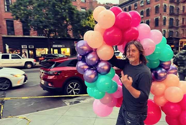 Vinte e três fotos foram leiloadas e vendidas, sendo toda a renda revertida para trabalhos de caridade. Assim como as fotografias, os curta-metragens que produz (sua produtora, a Big Bald Head) também tem a renda obtida com a venda de cópias revertida para diversas instituições de caridade.