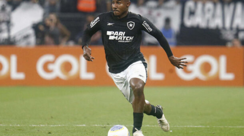 Lateral-esquerdo sofreu um estiramento na coxa logo no início da partida contra o Fortaleza, no último sábado, no Nilton Santos