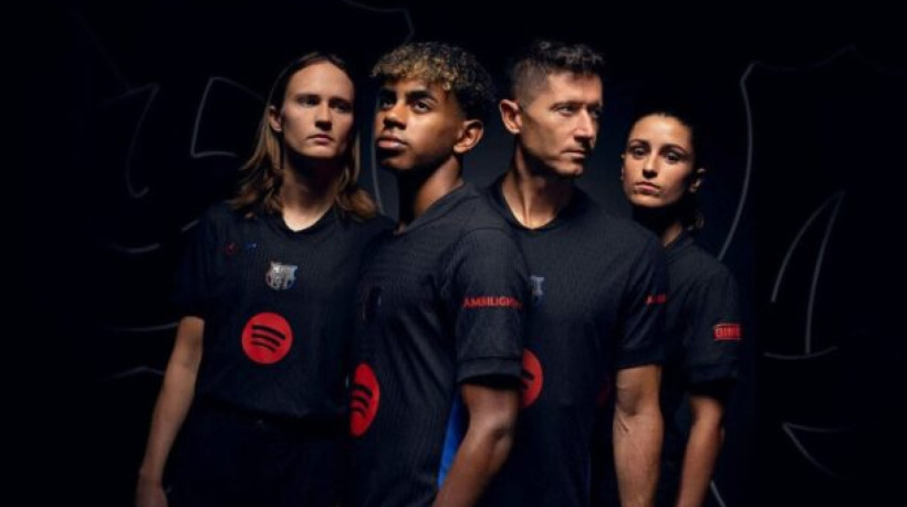 Barcelona divulgou sua nova camisa, modelo número dois, em homenagem aos 125 anos do clube; segundo jornal, é o 