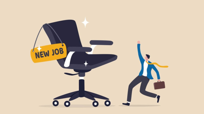 Ser efetivado no estágio é o desejo de muitos estudantes e recém-formados que buscam iniciar uma carreira de sucesso (Imagem: eamesBot | Shutterstock)