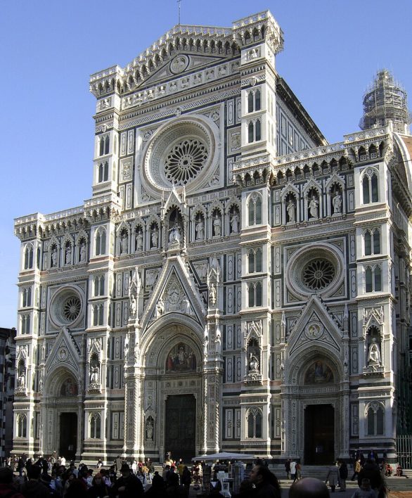 Santa Maria Del Fiore, em Florença, na Itália, começou a ser construída em 1296 e demorou 72 anos até ser inaugurada.