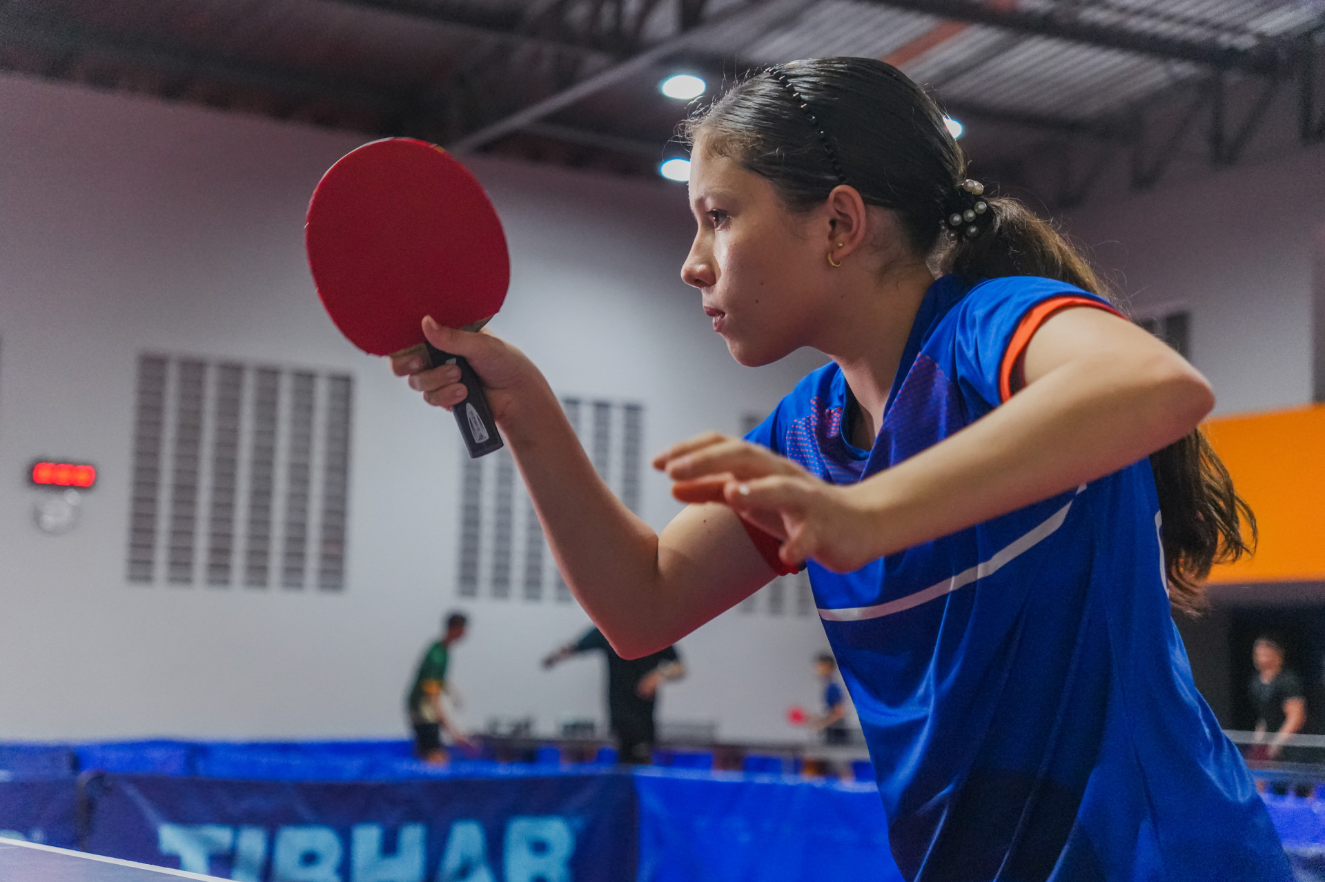 Alissa treina na Academia Grilo, competindo nas categorias sub-13 e sub-15
