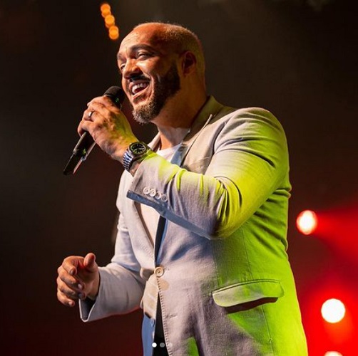 Durante a pandemia, o cantor Belo teve decretada uma prisão preventiva por promover aglomeração em um período onde era probido. Também já foi condenado pelas autoridades por tráfico. 