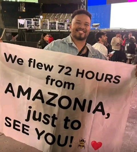 O fato de a capital sueca ter sido palco do início da turnê gerou um fluxo grande de fãs do mundo inteiro. Na foto, um brasileiro que saiu do Amazonas para ver a diva. 