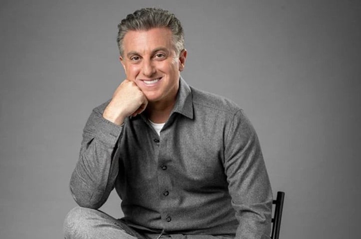 Luciano Huck já era rico antes da fama. Filho de uma urbanista e um jurista, já era empresário. Veja outros famosos que nasceram em berço de ouro. 