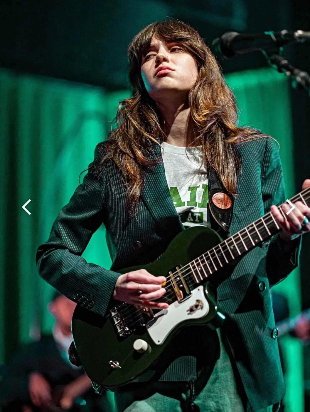 9º Sofia- Clairo - A música é uma expressão lírica de amor e desejo, permeada por uma sensação de proibição e o anseio de superá-la. A interpretação da cantora ajuda na captura a essência de um amor que luta para existir livremente.