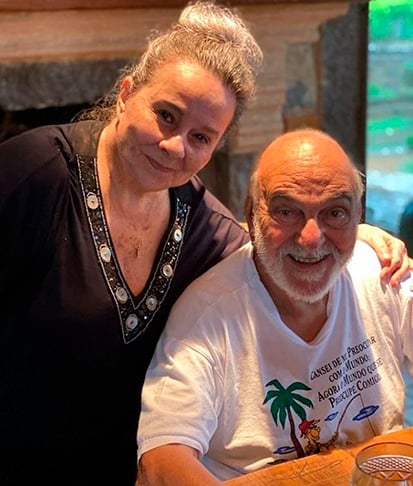 Lima Duarte (na foto com Débora) - O ator mineiro, nascido em 29/3/1930,  se chama Ariclenes Venâncio Martins. Em 1948, o ator mineiro adotou a identidade artística por sugestão da mãe, América, espírita que dizia ter um guia com esse nome e que daria sorte ao filho. 