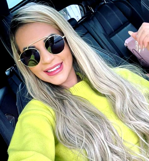 Ela ganhou notoriedade nacional após a morte de seu companheiro, MC Kevin, em 2021, quando ele caiu de um hotel no Rio de Janeiro. 