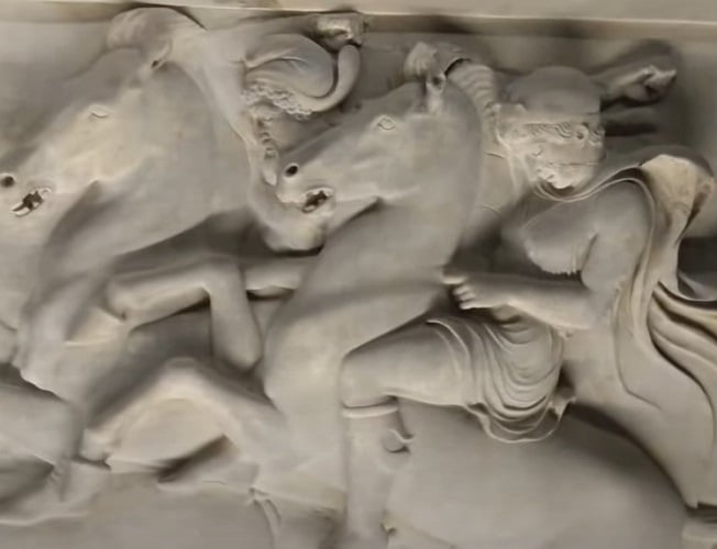 Museu Arqueológico de Istambul (İstanbul Arkeoloji Müzesi) - Fundado em 1891, o Museu Arqueológico de Istambul é um dos mais importantes do mundo, com uma vasta coleção de artefatos que abrangem a história da Anatólia, Mesopotâmia e outras civilizações antigas.