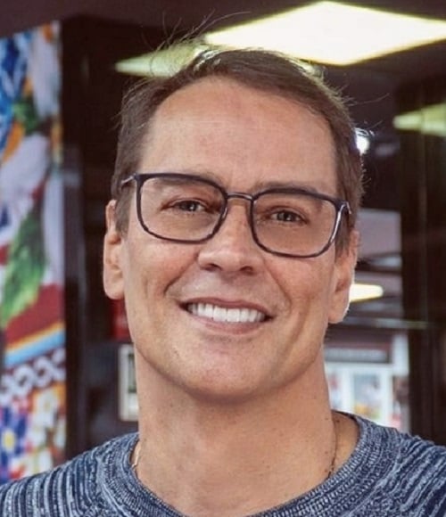 O ator Marcello Antony foi flagrado pela polícia comprando droga, na cidade de Porto Alegre, no Rio Grande do Sul. A quantidade que ele estava comprando foi considerada pelas autoridades como tráfico. 