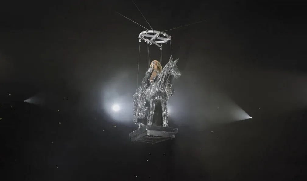 A popstar abriu a turnê Renaissance em abril de 2023 por Estocolmo, capital sueca, e, segundo economistas, o evento foi decisivo para a alta dos preços . As duas noites de show encerraram um período de sete anos sem que Beyoncé fizesse apresentações solo.