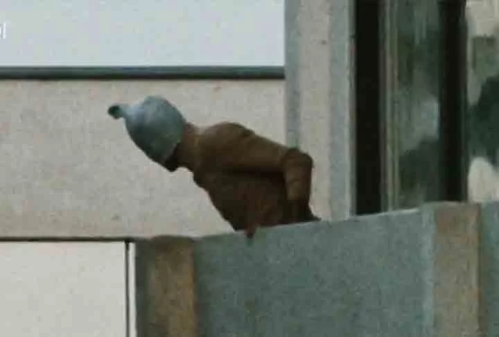 Eles exigiam a libertação de 234 prisioneiros palestinos detidos em Israel, além de dois militantes da facção Baader-Meinhof presos na Alemanha Ocidental. 