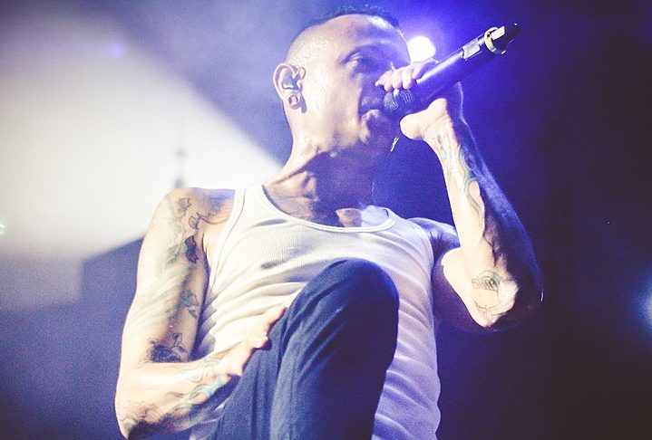 O disco também recebeu aclamação por sua capacidade de abordar temas como angústia, isolamento e superação pessoal.