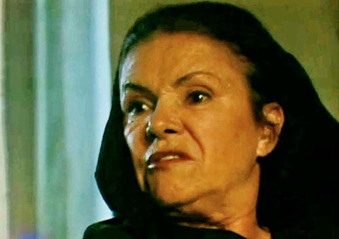 A pergunta de quem teria sido o autor do crime parou o Brasil na época. Gioconda, interpretada por Eloísa Mafalda, uma mulher obcecada por religião, foi pega em flagrante roubando a igreja por Jorge Tadeu e decidiu matá-lo para não ser acusada. 