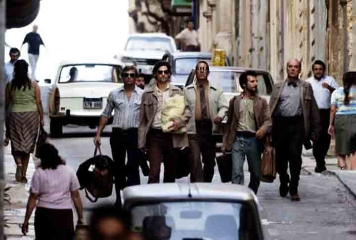 A trama giram em torno dos cinco homens escolhidos para eliminar os responsáveis por aquele dia fatídico.