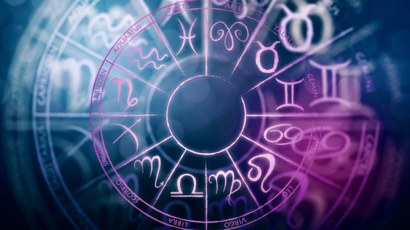 A posição dos astros indica que o período será favorável para harmonizar as relações (Imagem: Peshkova | Shutterstock) 
