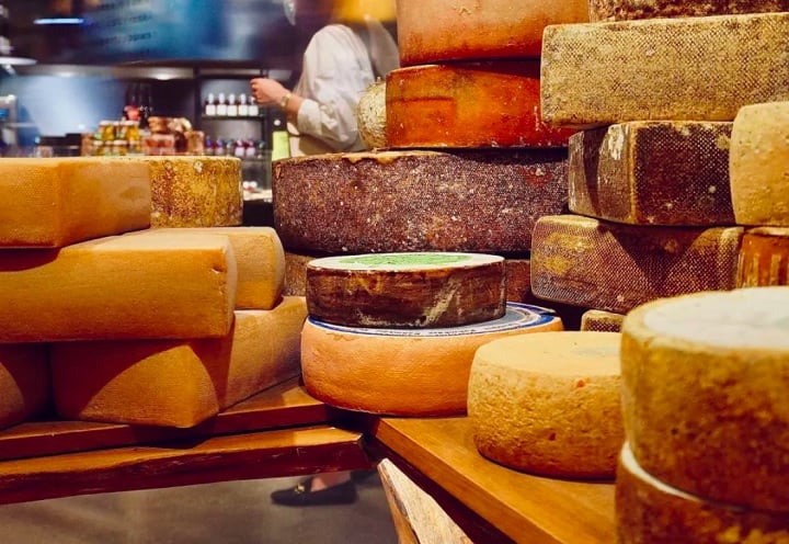 Esse pódio foi formado já na segunda fase do concurso. Antes, 99 queijos receberam a medalha Super Ouro e foram para a grande final.