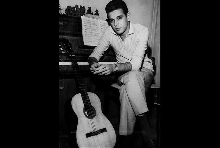 O primeiro disco de João Gilberto, por exemplo, Chega de Saudade, tem três músicas suas. Dentre elas, estão Lobo Bobo e Saudade fez um Samba, parcerias com Ronaldo Bôscoli que fizeram grande sucesso e são lembradas até hoje.