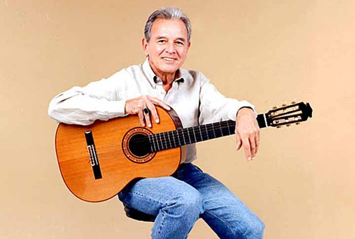 Cantor, violonista e compositor, Carlos Lyra é um dos principais artistas da bossa nova, pois contribuiu com canções importantíssimas para o movimento.