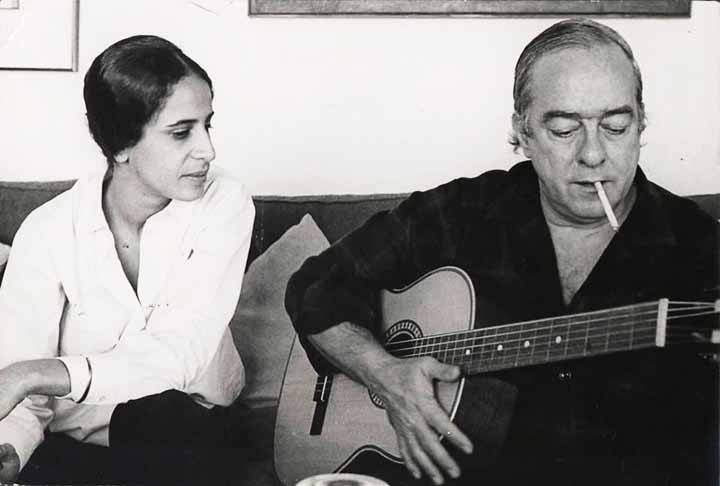 A estreia do poetinha na bossa nova aconteceu também no já destacado disco Canção do Amor Demais, de Elizeth Cardoso. Além da faixa-título, Vinicius tem no álbum outras parcerias com Tom Jobim, como Chega de Saudade, Luciana e Janelas Abertas.