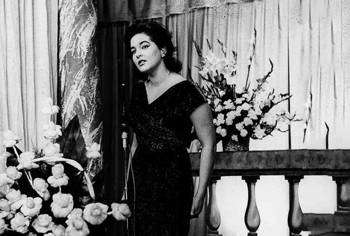 Embora tenha começado a sua carreira interpretando músicas de samba-canção, Maysa se tornou um dos grandes ícones da bossa nova em 1961, após gravar a faixa O Barquinho, de Roberto Menescal e Ronaldo Bôscoli, com quem foi casada.