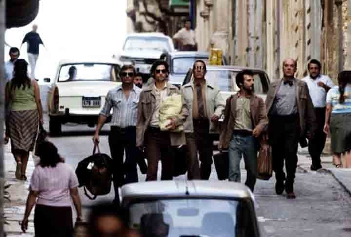 A trama giram em torno dos cinco homens escolhidos para eliminar os responsáveis por aquele dia fatídico.
