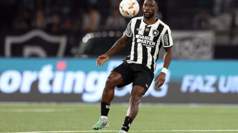 Angolano ganha espaço no Alvinegro em 2024 e se destaca na temporada ao lado de Alexsander Barboza