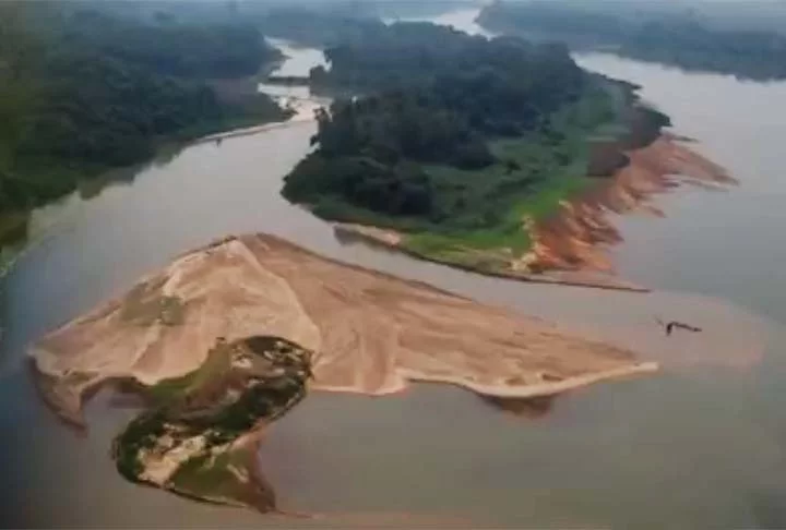 Na região Centro-Oeste, a seca está afetando o Rio Paraguai, que atravessa quatro países. Ele está com nível médio de 24 cm, volume inferior à metade do que costuma ser registrado nesta época. 
