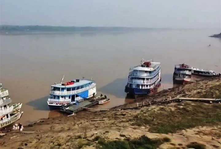 Uma das consequências da baixa desses rios está no transporte de insumos, que é feito por navegação. Populações locais ficam sem acesso a alimentos. 
