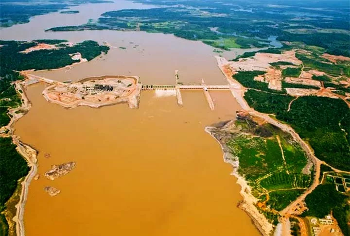 As hidrelétricas de Jirau e Santo Antônio, fundamentais para o suprimento de energia para o país, estão no Rio Madeira e são afetadas diretamente pelo nível crítico da água.
