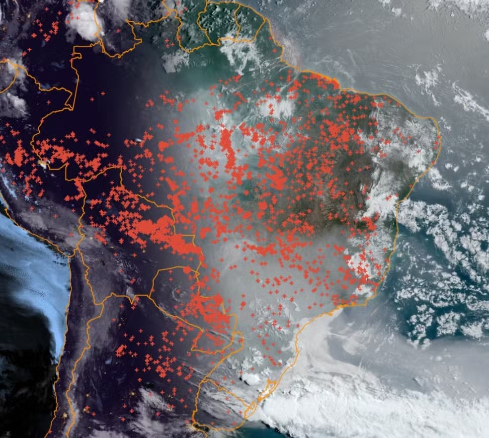 Segundo o Instituto Nacional de Pesquisas Espaciais (Inpe), nesse momento a Amazônia registra o maior volume de focos de incêndio dos últimos 19 anos.