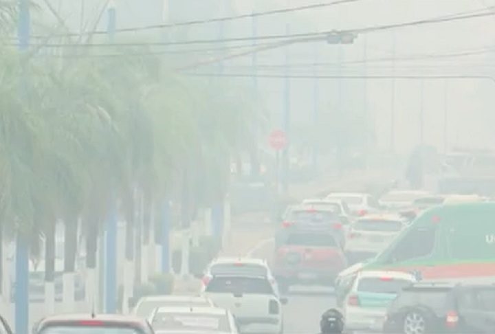 Em Rio Branco, capital do Acre, a poluição do ar ficou 28 vezes acima do parâmetro considerado saudável.