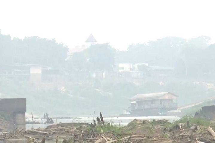 Essa densa nuvem de fumaça atingiu níveis alarmantes, com potencial para alcançar inclusive países vizinhos como Argentina e Uruguai. 