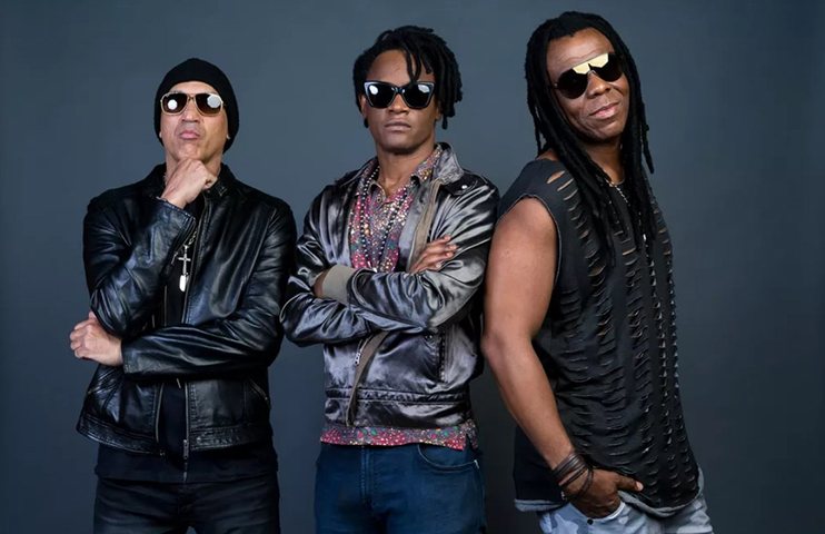 Cidade Negra - Banda formada em Belford Roxo (RJ),em 1986, cresceu em 1994 com a chegada de Toni Garrido. O vocalista de ascendência indígena, que toca violão e guitarra, elevou o nome da banda, com elementos de soul e pop, sem perder as raízes do reggae. 