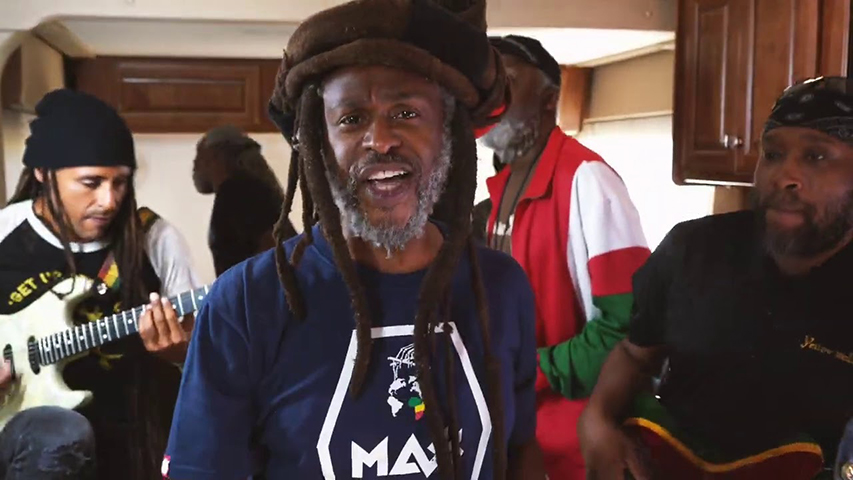 Steel Pulse - Banda britânica fundada em 1975 e ainda em atividade. Venceu Grammy de Melhor Banda de Reggae em 1986. Sua canção 'Born Fe Rebel' foi trilha do videogame 'Tony Hawk's Underground 2  