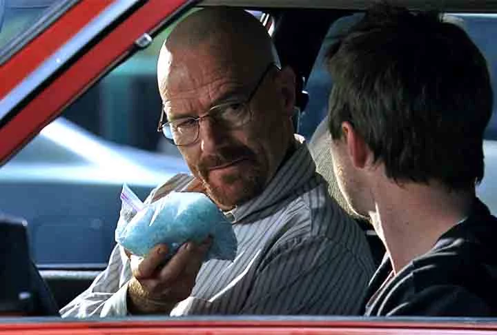 O ator, que antes era mais conhecido por papéis cômicos, especialmente como Hal em Malcolm in the Middle (2000-2006), chocou o público com sua performance intensa e multifacetada como Walter White.