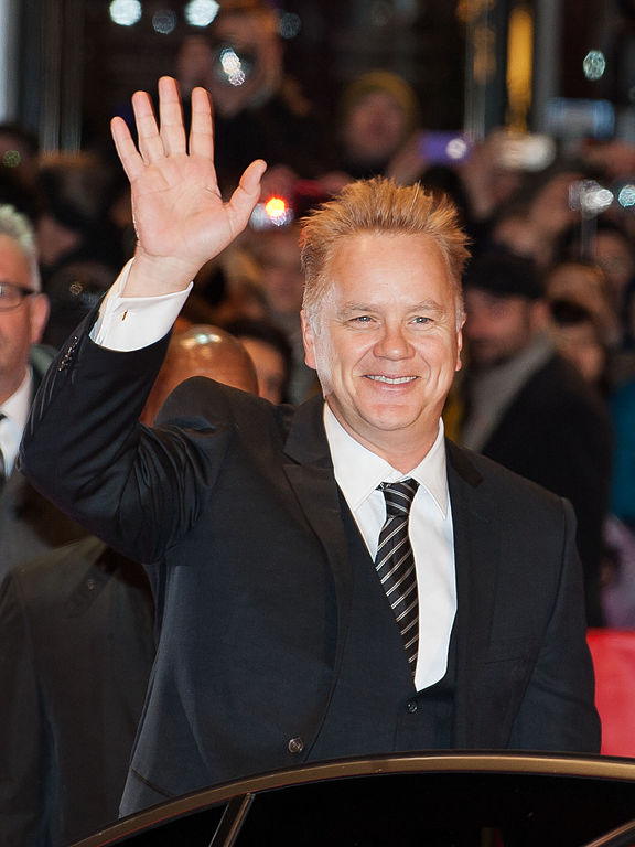 Tim Robbins - Ator, roteirista e cineasta americano, nascidi em 16/10/1958 na Califórnia. Robbins ficou marcado por papéis em filmes aclamados pela crítica como “Um Sonho de Liberdade”  e “Sobre Meninos e Lobos”, que lhe rendeu o Oscar de Melhor Ator Coadjuvante.