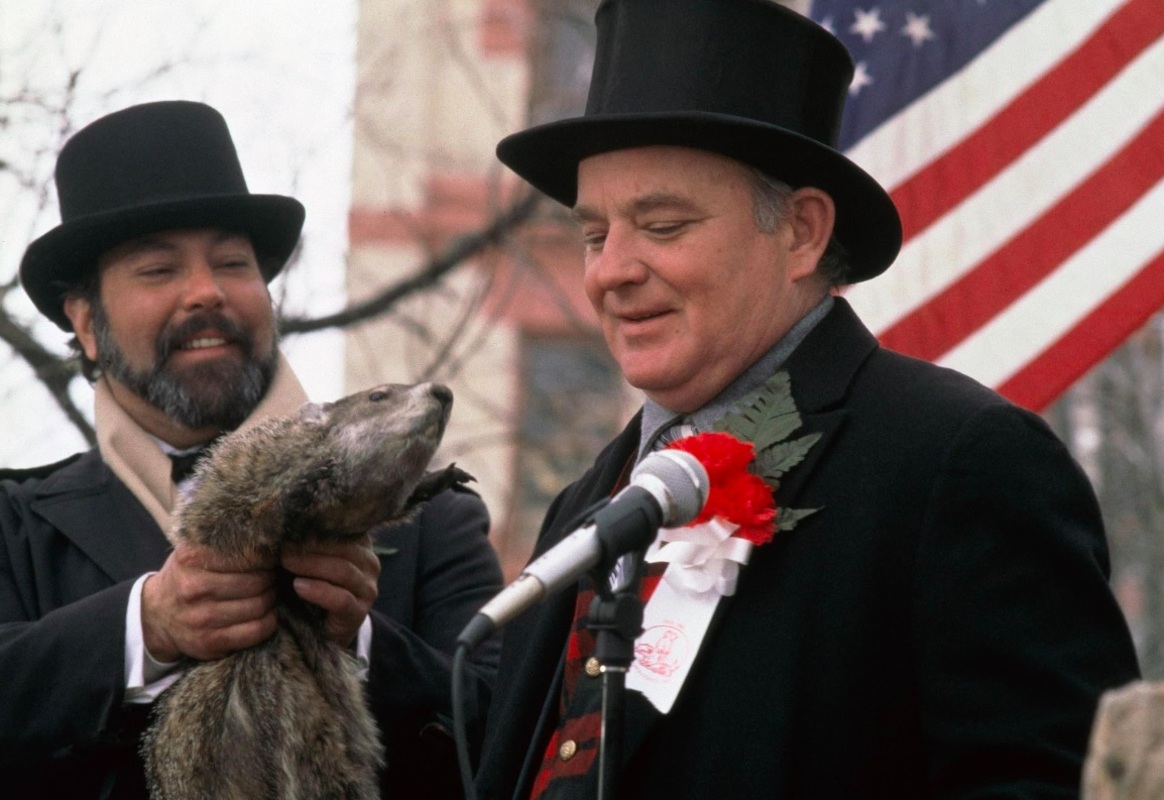 No clássico filme “Feitiço do Tempo” (1993), protagonizado por Bill Murray, o “Dia da Marmota” é transformado em um loop temporal que faz o mesmo dia se repetir várias vezes. 
