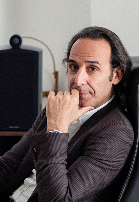 Alexandre Desplat (1961 - 60 anos) - Compositor francês, tem mais de 170 trilhas de filmes, principalmente na França e em Hollywood. Ganhou o Oscar pelos filmes A forma da Água e Grande Hotel Budapeste. Compôs a música do filme que encerra a saga de Harry Potter: Relíquias da Morte.