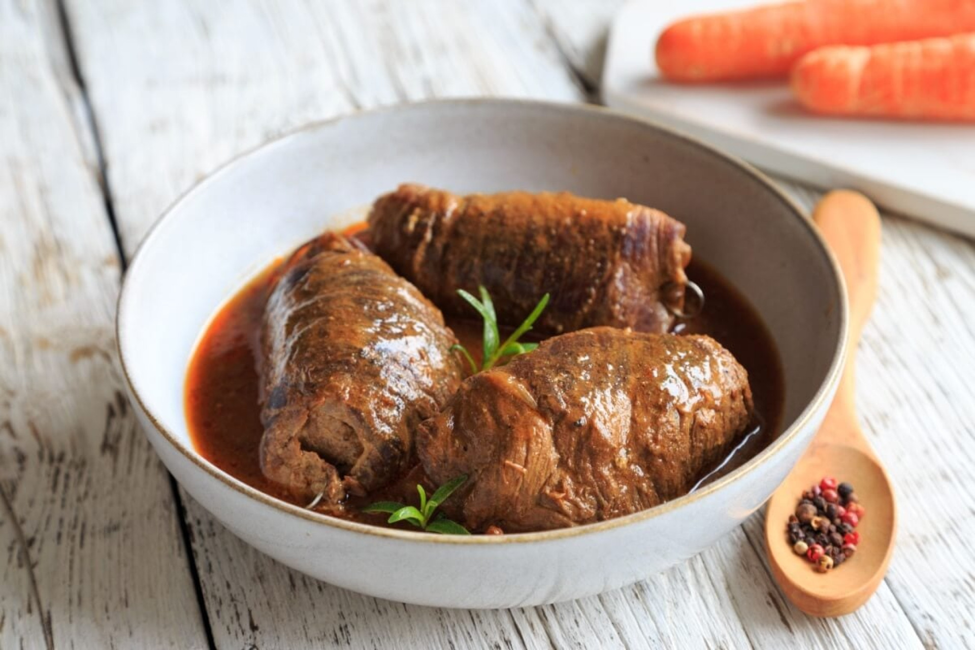 Bife rolê de coxão mole (Imagem: Juefrateam | Shutterstock)