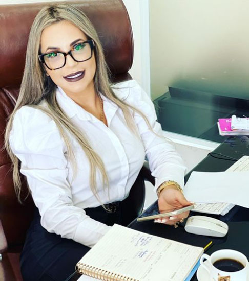 Logo ao sair da Colônia Penal Feminina, já com uma tornozeleira eletrônica, a influenciadora declarou a jornalistas e a pessoas que a aguardavam na saída do local que a sua prisão foi “criminosa, cheia de abuso de autoridade por parte do delegado”. Em seguida, foi carregada pelos fãs até o carro. 
