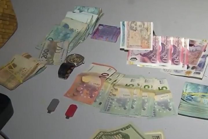 Segundo a investigação, os envolvidos demonstravam um padrão de vida incompatível com a renda declarada à Receita Federal.