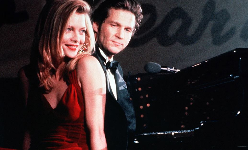 Curiosamente, Jeff interpretou um músico, ao lado de Michelle Pfeiffer em Susie e os Baker Boys (1989). No filme, Michelle canta, mas ela não enveredou pela música. 