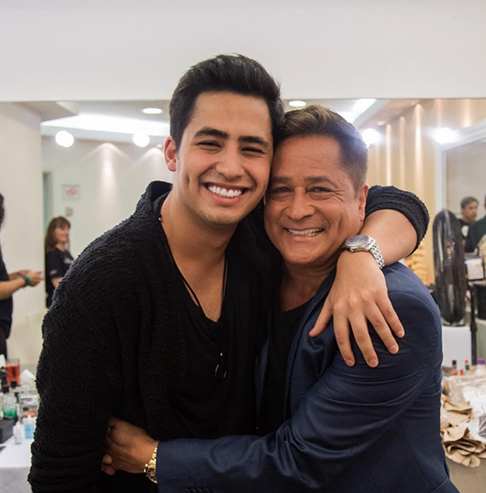 O cantor Leonardo tem seis filhos. Um deles é Matheus Vargas, que nasceu em 1998, fruto de uma traição com a cantora Liz Vargas. Anos antes, em 95, o sertanejo tinha se casado com a jornalista Poliana Rocha. 