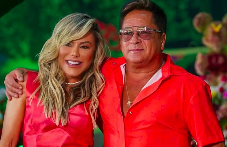 O caso extraconjugal resultou em separação, mas desde 2002 eles estão juntos novamente. 