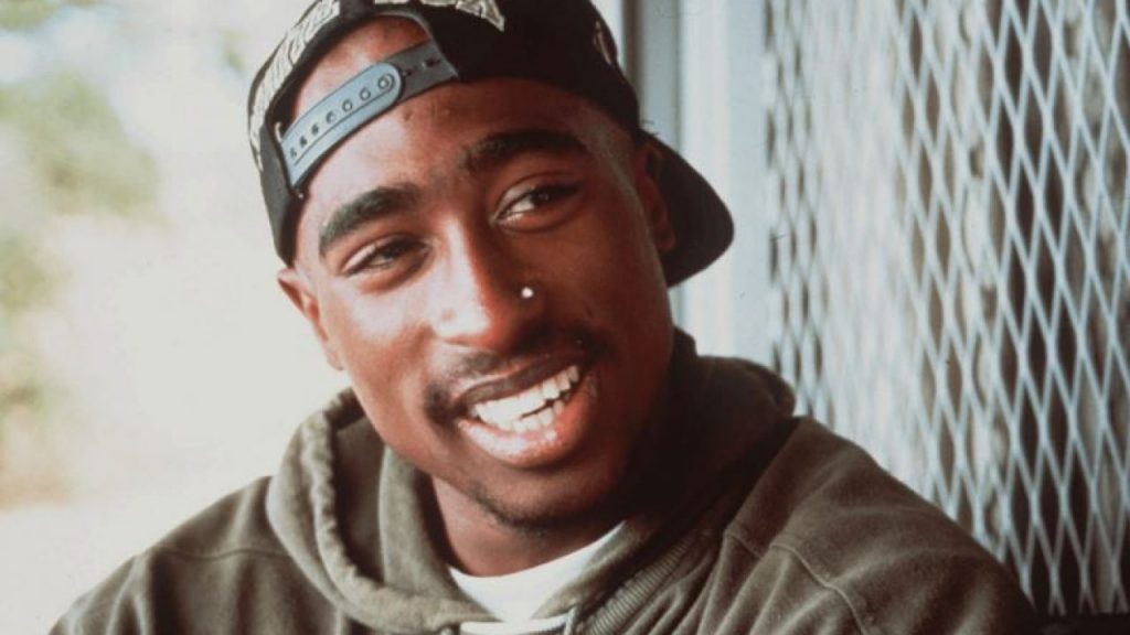 Assim como Tupac Shakur, outros astros do entretenimento também tiveram as carreiras interrompidas. O FLIPAR relembra os nomes dos artistas. 