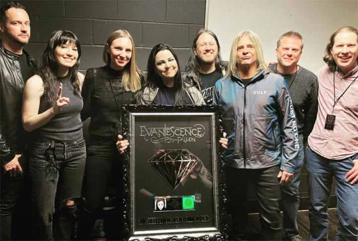 Já ouviu falar na banda Evanescence, uma das atrações do palco mundo no domingo (15 de setembro), terceiro dia de Rock in Rio? Será a terceira a se apresentar, em dia de Paralamas do Sucesso, Journey, e Avenged Sevenfold - evento principal. Dessa forma, conheça um pouco da história do grupo, formado nos anos 1990.