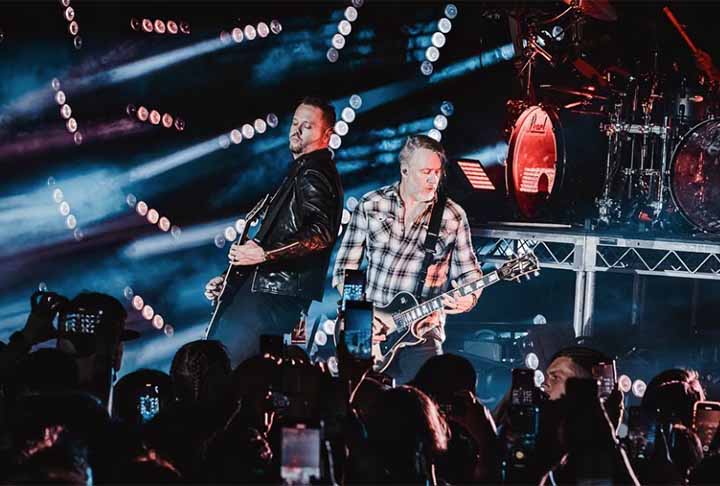 Vindo daquele pequeno acampamento estava uma das mais belas e poderosas vozes que eu já tinha ouvido. Então eu, de alguma forma, a convenci de tocar com mais ninguém e resolvemos formar uma banda, contou Moody.